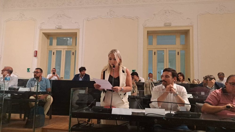 Via vai al consiglio comunale di Trapani, subentrano quattro nuovi volti