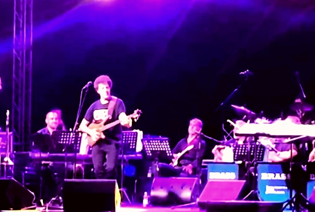 Gazzè a Castellammare, folla enome e tutti a ballare. Eccelle l'Orchestra Jazz Siciliana