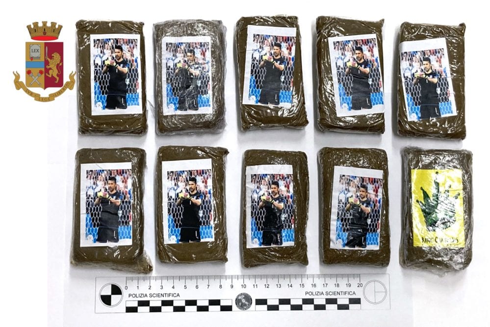 Hashish confezionato con foto del portiere Buffon, ai domiciliari due trapanesi