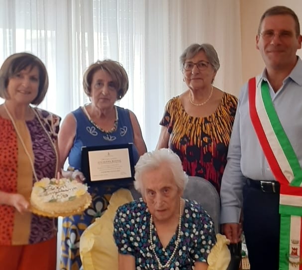 103 anni, festa per la "nonnina" di Castellammare del Golfo