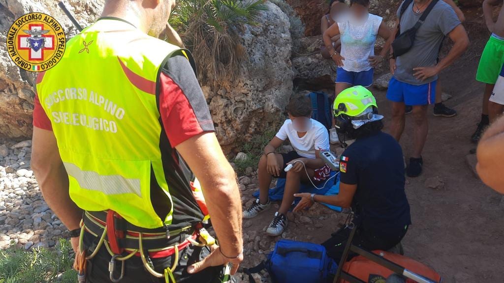 Riserva dello Zingaro, soccorso un giovane turista lombardo ferito