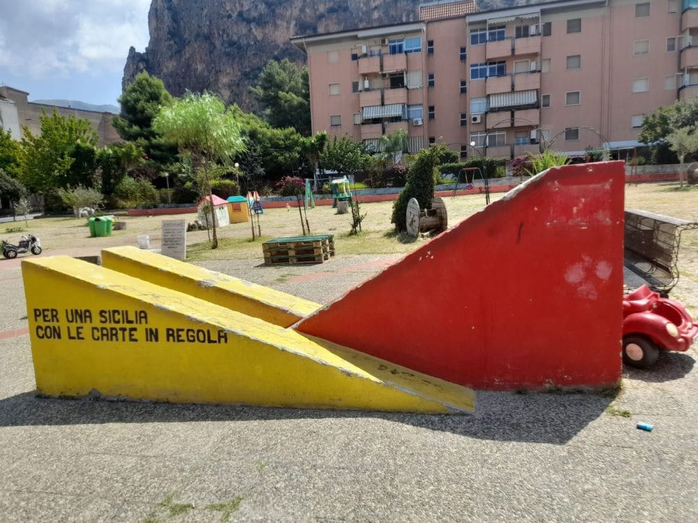 Vandalizzata villa del Villaggio Luna. Anche targa di Piersanti Mattarella a Partinico