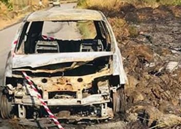 Auto in fiamme a Pantelleria. Paura per madre e figlia