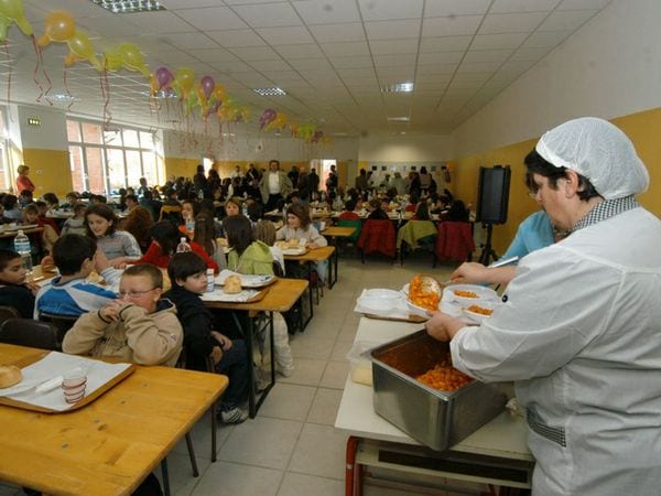 Mensa scolastica ad Alcamo, giunta abbassa tariffe. Sconti da 50 centesimi a 1,50 euro