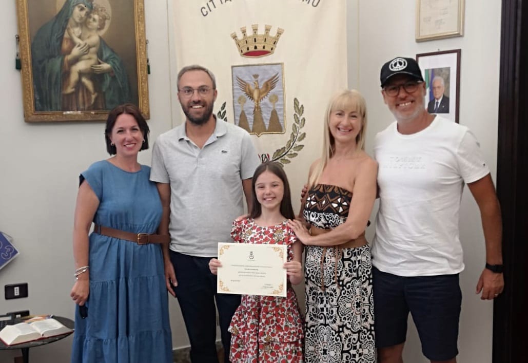 Sindaco Surdi incontra la giovane ballerina alcamese Carola Lombardo
