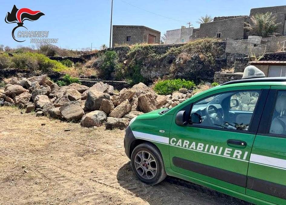 Pantelleria, brucia erbacce nonostante divieto. Multato uomo