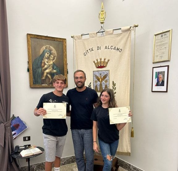Surdi dona targa a giovani campioni di danze caraibiche