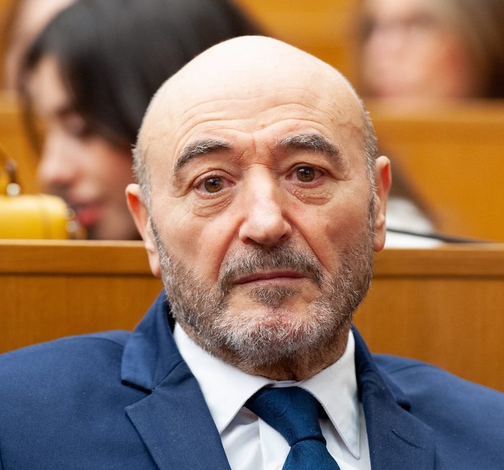 Incidente stradale a Castellammare del Golfo. Il noto parrucchiere alcamese Enzo Coppola rimasto coinvolto