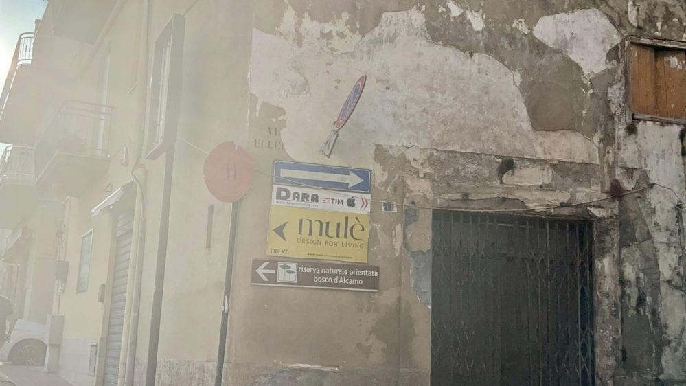 Segnaletica in tilt in alcune zone di Alcamo, incroci a rischio incidenti