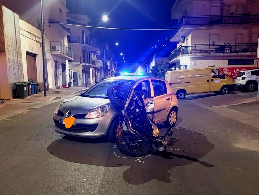 Violento scontro in via Madonna del Riposo ad Alcamo, gravi condizioni per un 40enne