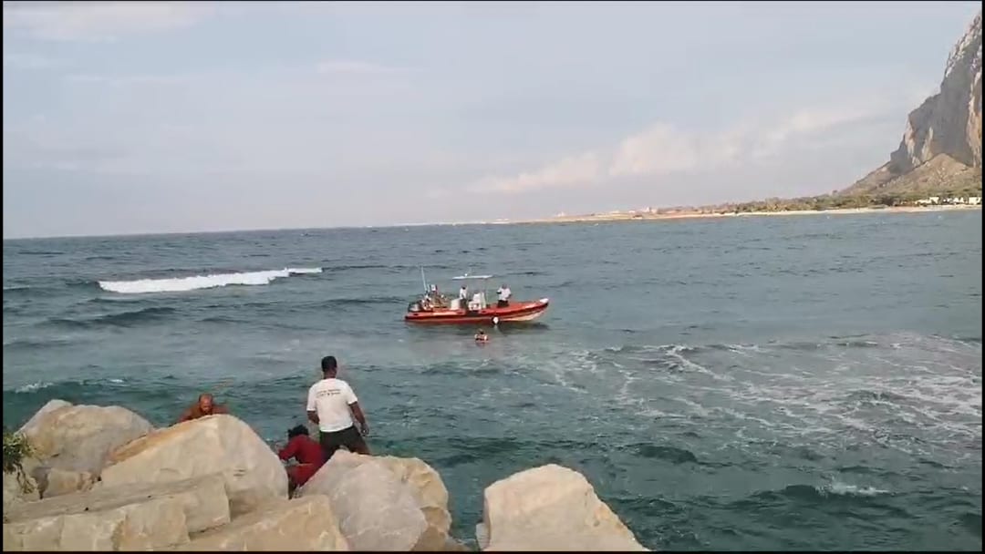 Guardia costiera salva turista a San Vito Lo Capo