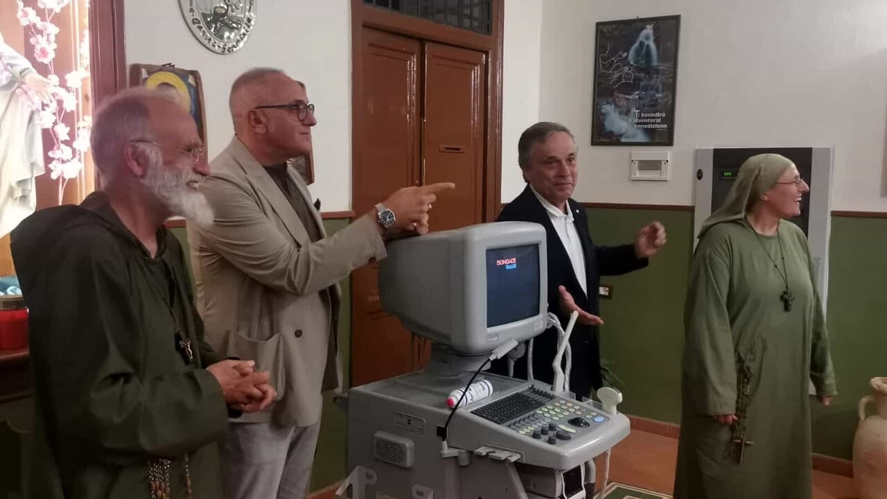 Ordine dei medici di Palermo dona ecografo alla Missione Speranza e Carità