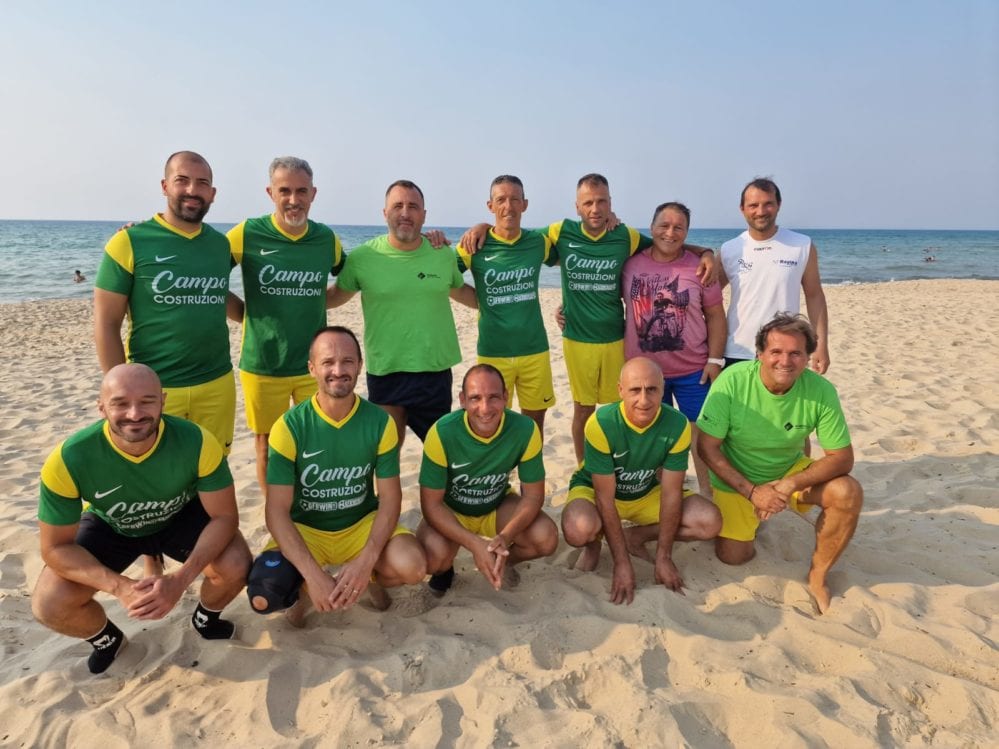 calcio sulla sabbia