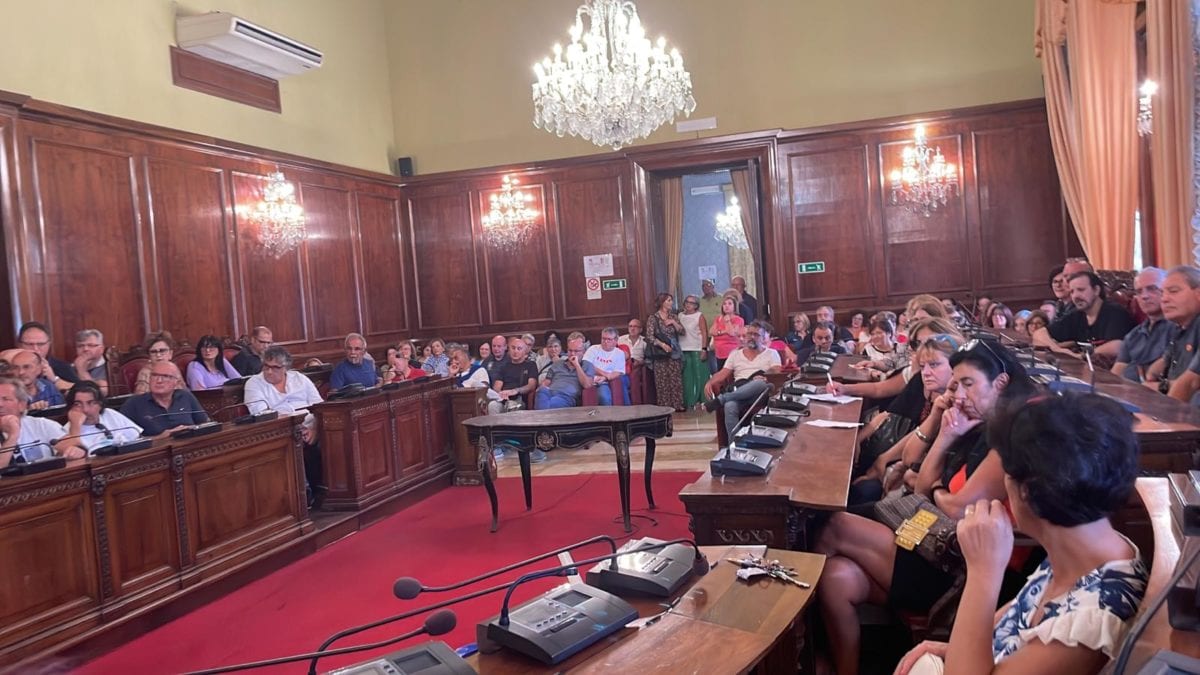 Raccolta firme della Cisal Sicilia per aumento pensioni, a Trapani sala gremita