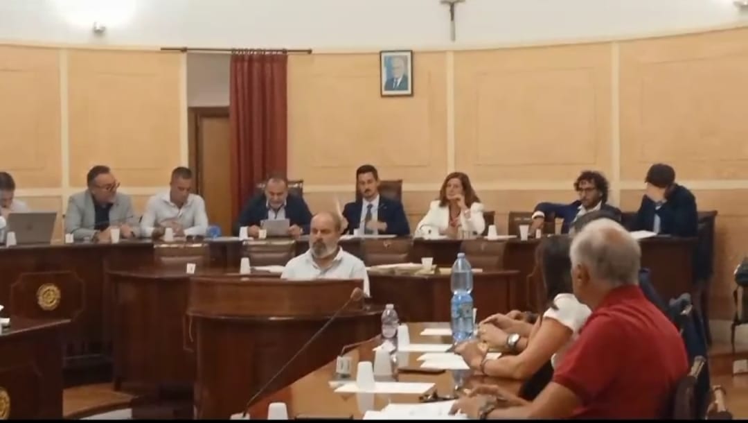 Prime crepe a consiglio comunale di Partinico, per l'opposizione: "Il sindaco non controlla più nulla"