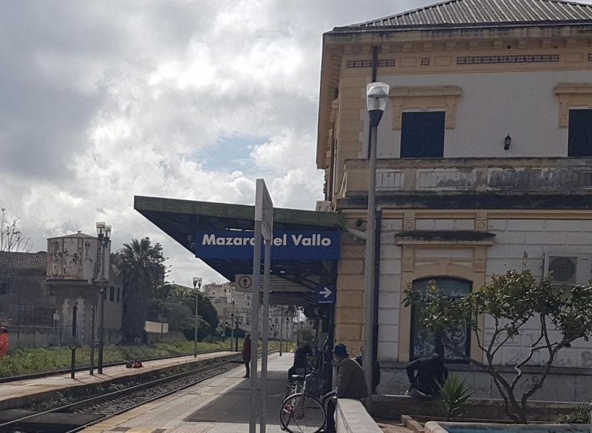 Ancora risse nel trapanese. Extracomunitari in lotta su treno Mazara del Vallo - Trapani
