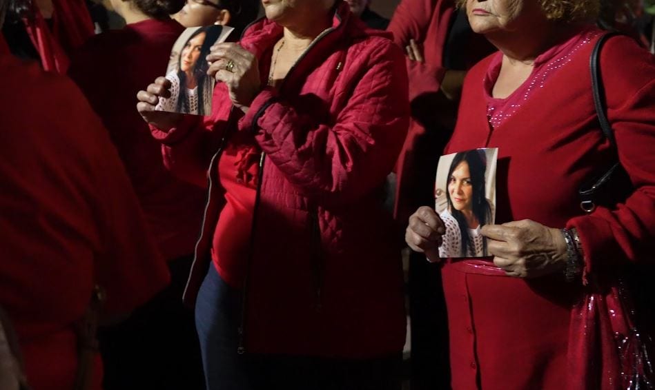 Basta violenza sulle donne. La marcia della comunità a Pantelleria in un silenzio assordante (VIDEO)