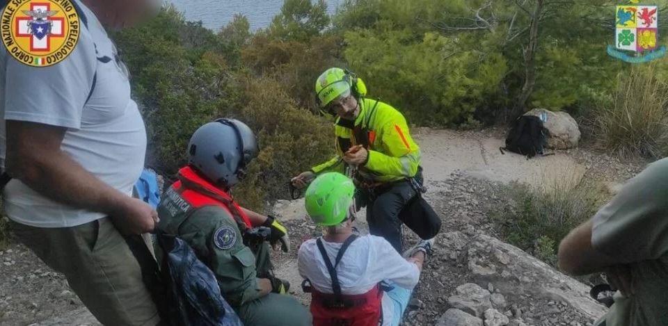 Turista friuliana si frattura gamba in escursione a Marettimo. Salvata da SASS e CSAR