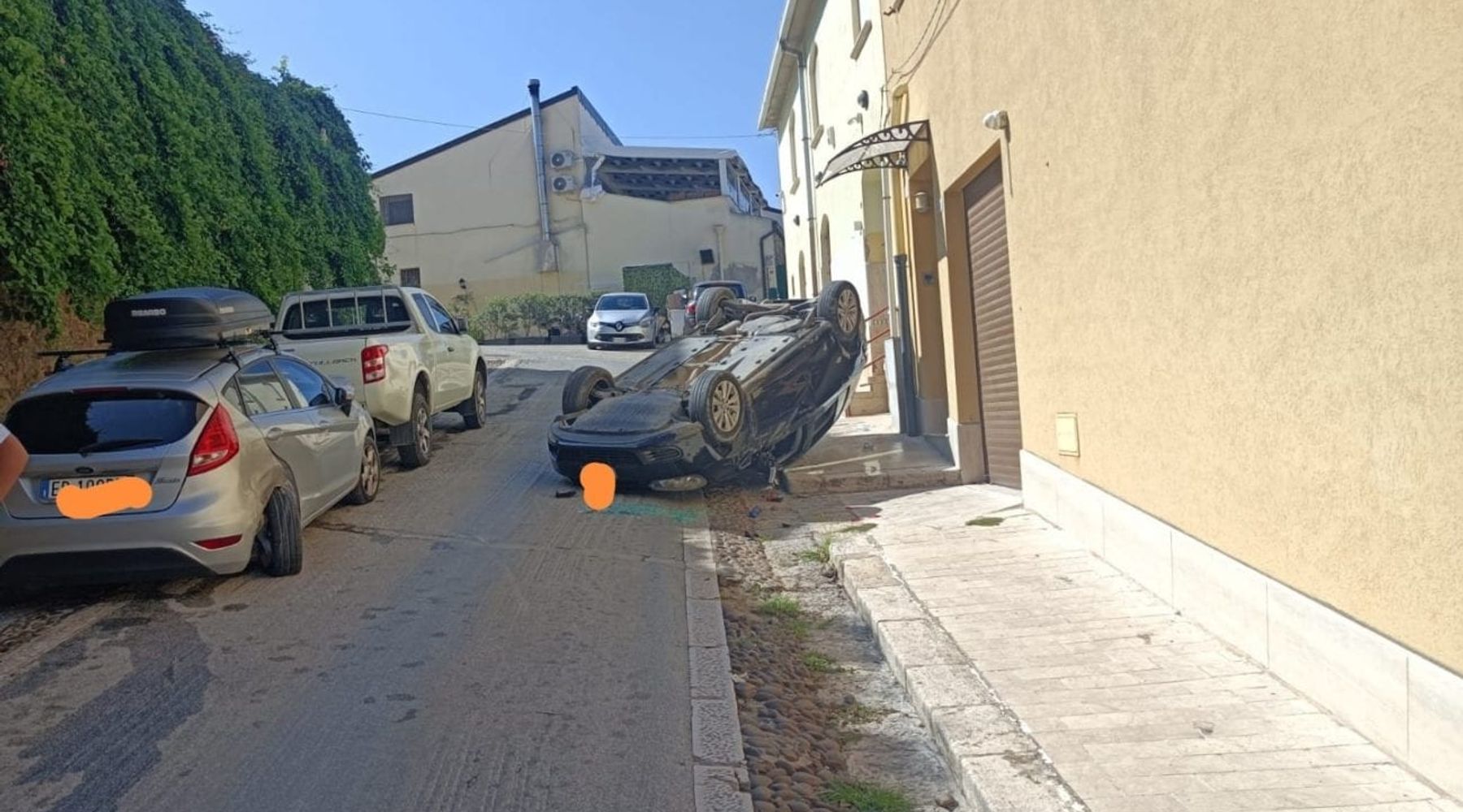 Alcamo, trentenne di Sciacca si ribalta in auto