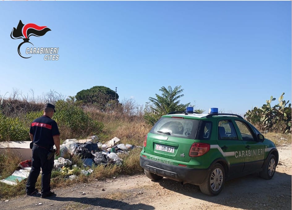 Discariche a cielo aperto su strada, carabinieri forestali sanzionano dieci responsabili