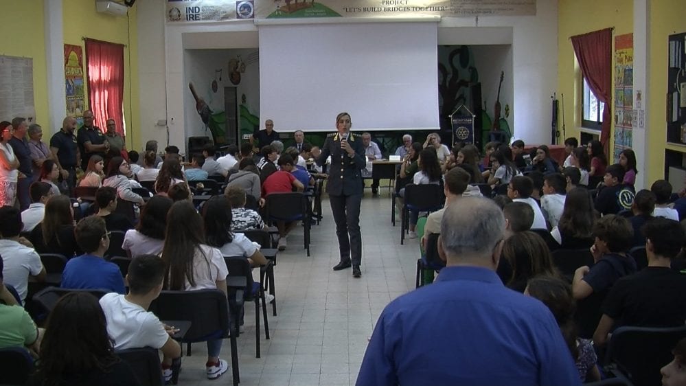 Legalità, cani antidroga alla scuola 'Navarra'. Evento del Rotary Club