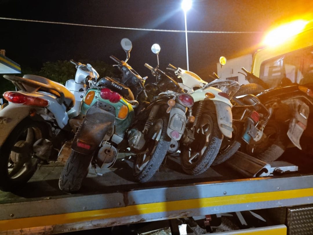 Blitz della polizia in contrada Stradatti, a Marsala. Multe e sequestri di mezzi