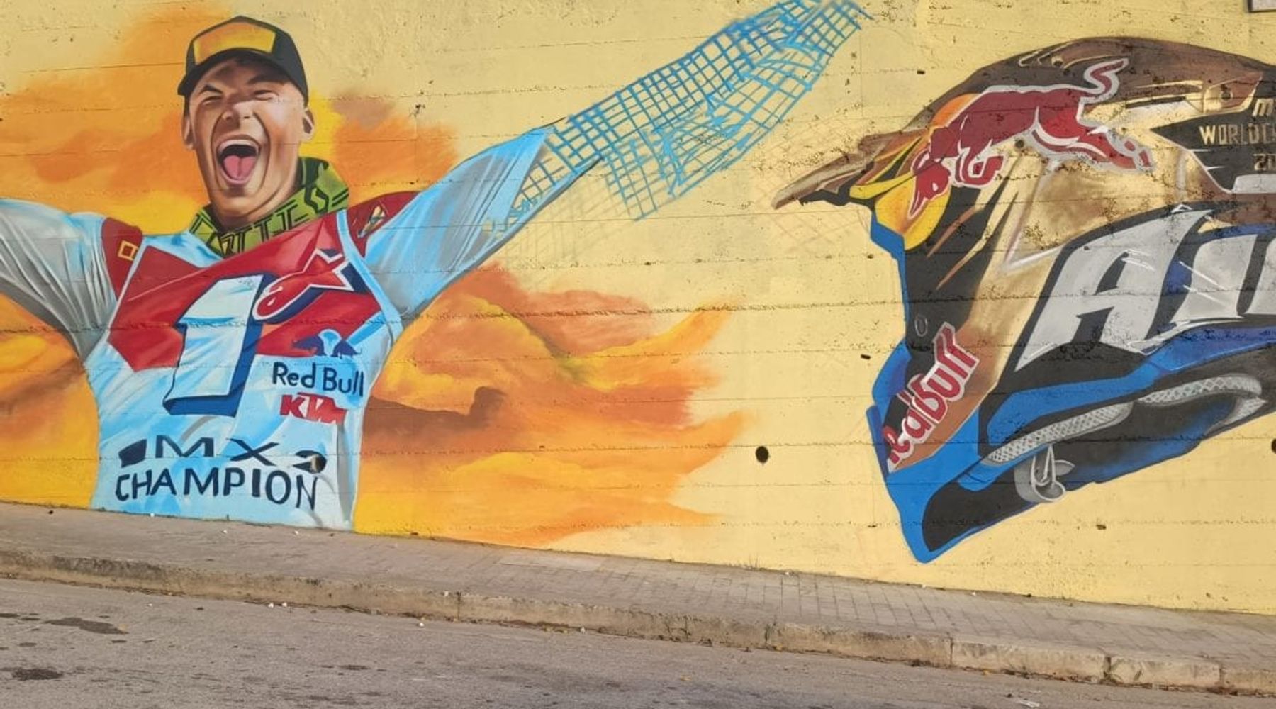 Calatafimi in festa per Andrea Adamo, un murales per il campione di motocross MX2