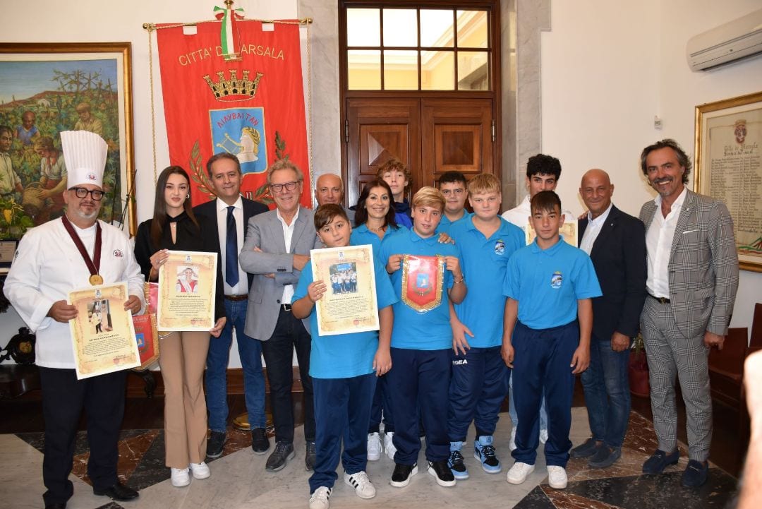 Sindaco di Marsala premia sette atleti, una miss e un cuoco