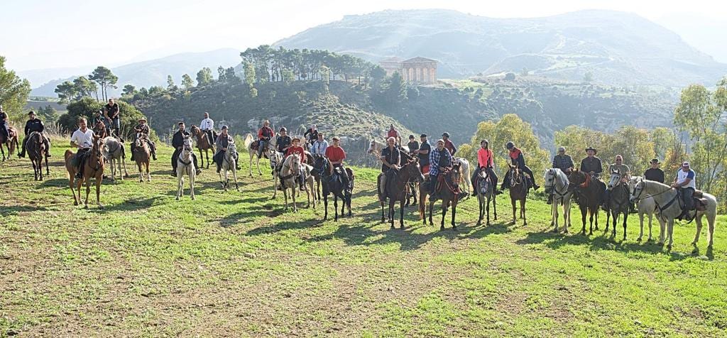 Viaggio tra storia e bellezza naturalistica nel trapanese, il raduno a cavallo