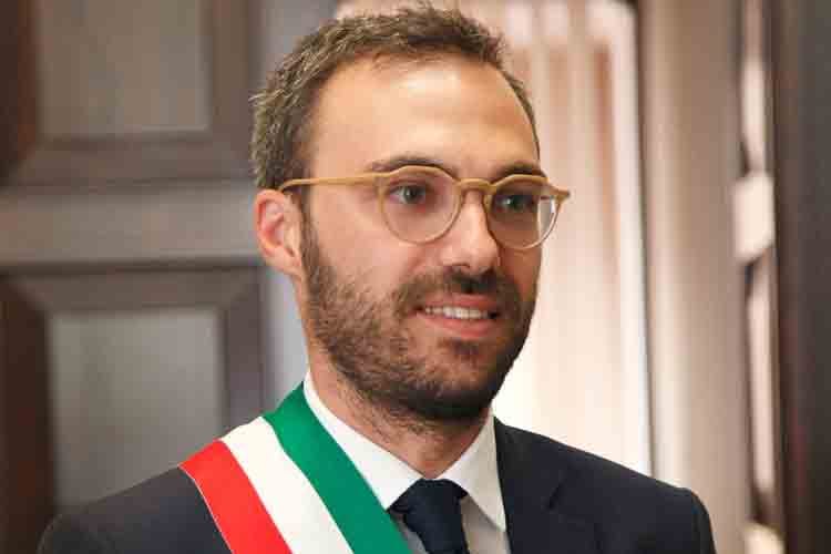 Teatro 'Cielo', per oltre un anno ha funzionato senza licenze. Surdi cerca inefficienze nella sua stessa giunta?