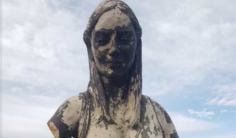 Vandalizzato monumento all'emigrante di Isola delle Femmine, era stato inaugurato nel 2018