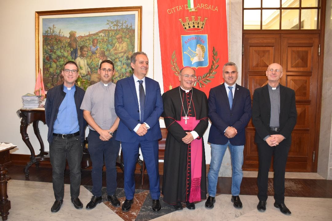 Vescovo di Mazara del Vallo in visita a Marsala, ieri l'incontro a palazzo municipale