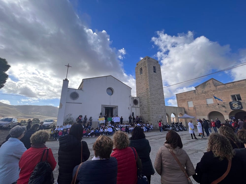 Festa al borgo ‘Livio Bassi’ di Ummari. Insieme enti, scuole, chiesa e associazioni (VIDEO)